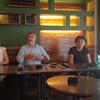 Veran Matić i Olivera Vladković (levo) u susretu sa novinarima nakon glavnog pretresa u Osnovnom sudu. Foto Vranje News