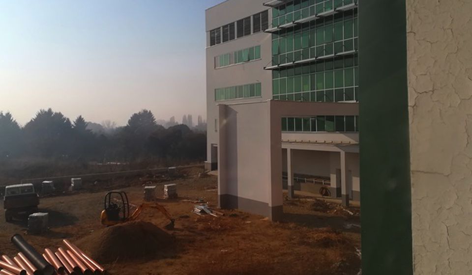 Izgradnja novog Hirurškog bloka pri kraju. Foto VranjeNews