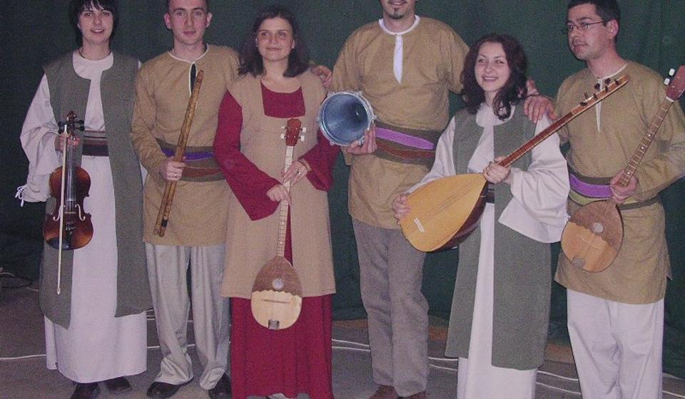 Izvor pre osamnaest godina na jednom od prvih javnih nastupa. Foto Vranje News