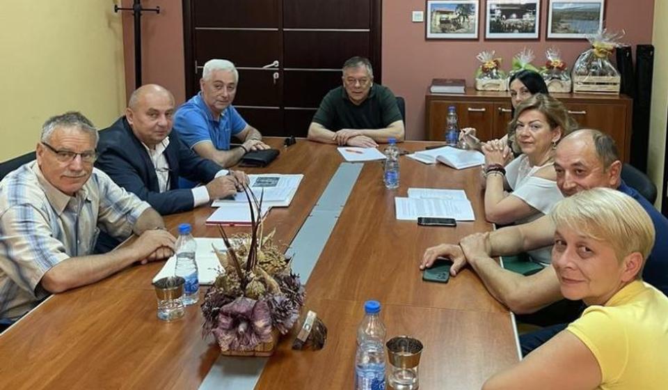 Ministar Tončev i predstavnici surduličke opštine sa ljudima iz Das capital Grupe. Foto FB profil Novice Tončeva