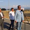 Mnogo građana došlo da postavi pitanja, za malo odgovora je bilo vremena: Vučić sa lokalnim naprednjacima kod "Trening centra za dualno obrazovanje" u Vranju. Foto Vranje news