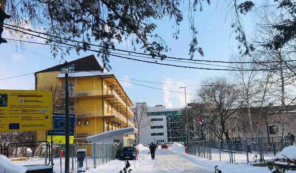 I u ponedeljak zabeležen veliki broj pregleda dece (34) na Pedijatriji vranjske bolnice, van radnog vremena Dečje kovid ambulante. Foto Vranje News