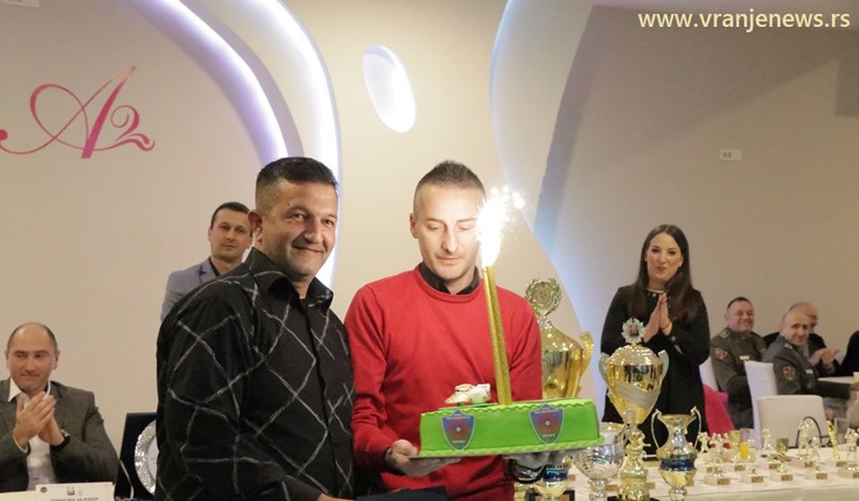 Osmanoviću za rođendan poklon iznenađenja. Foto Vranje News