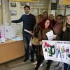 Aktivistkinje SOS telefona sa gradskim većnikom za budžet Bojanom Kostićem. Foto privatna arhiva