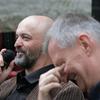 Damir Karakaš (levo) sa moderatorom Ivanom Milenkovićem. Foto Vranje News