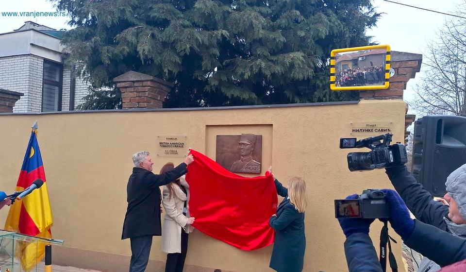 Momenat otkrivanja spomen ploče Milunki Savić. Foto Vranje news