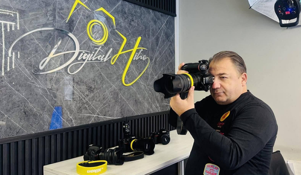 Aleksandar Kondić mlađi, treća generacija fotografske tradicije Kondića, danas imao foto-studio 