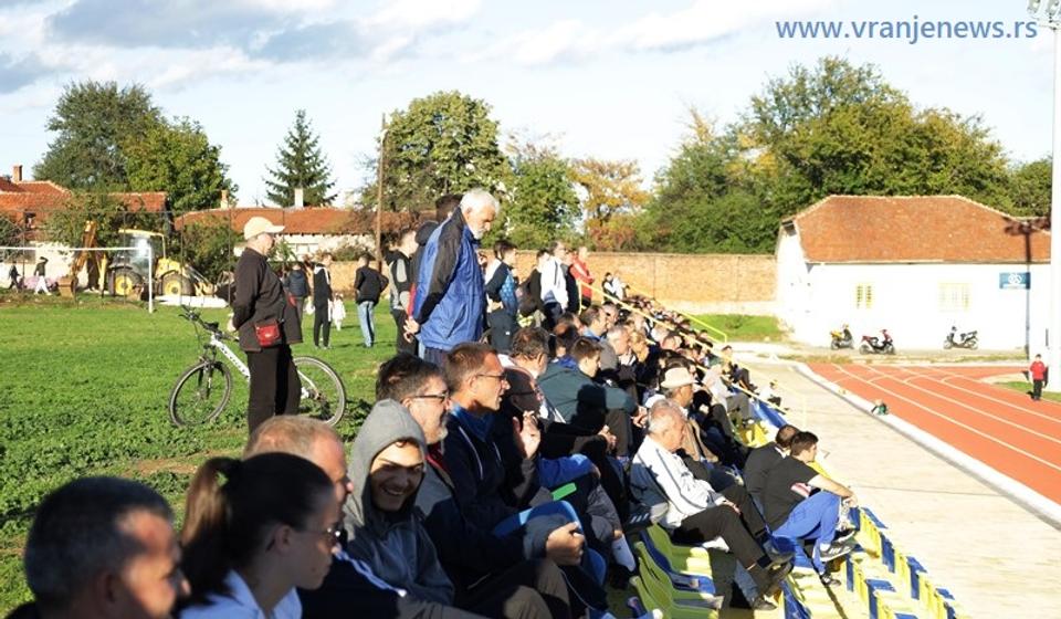Atmosfera na tribinama tokom utakmice Dinamo Jug - Radnički 2021. Foto Vranje News