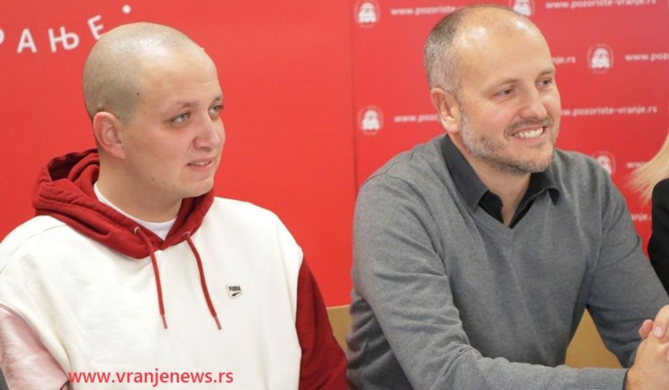 Dirtektor vranjskog pozorišta Nenad Jović (desno) sa rediteljem Stefanom Gajićem. Foto Vranje News