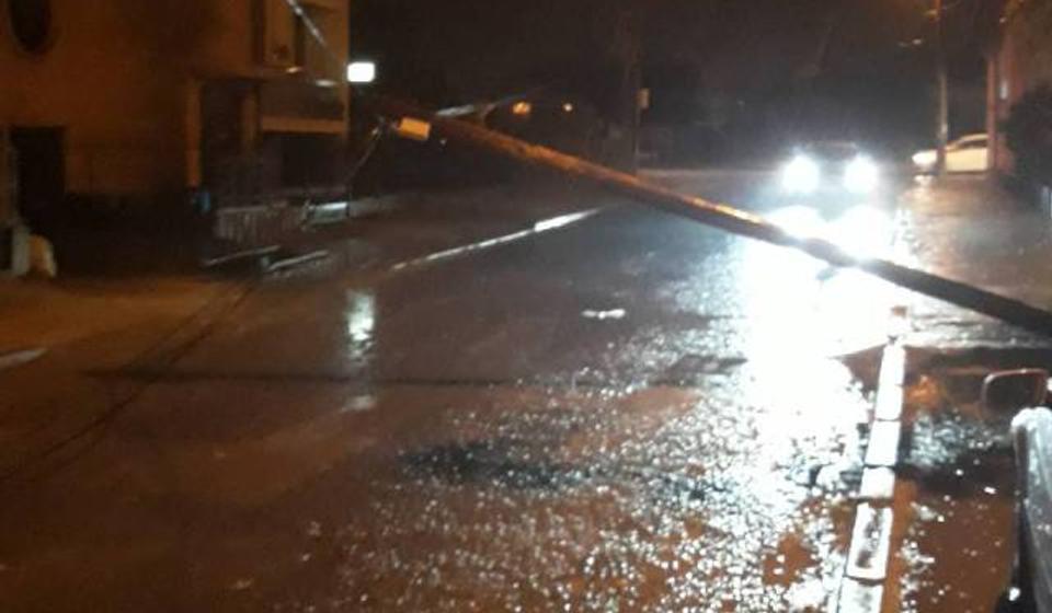 Bandera se preprečila celom dužinom kolovoza u Ulici Filipa Filipovića. Foto Komunalna policija