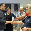 Novi-stari predsednik Lekić prima čestitke. Foto Medija centar Beograd