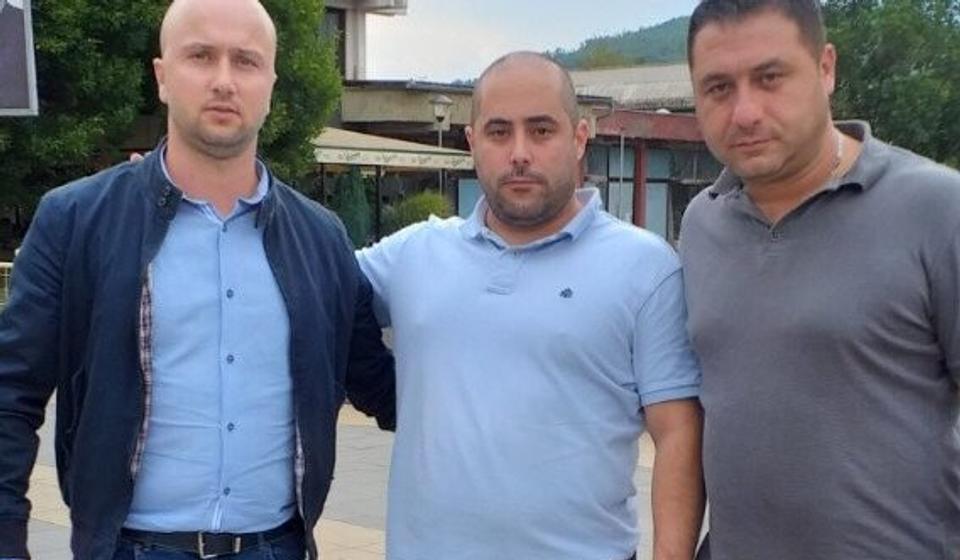 Bujanovčani sa liderom Srpske desnice Mišom Vacićem. Foto privatna arhiva
