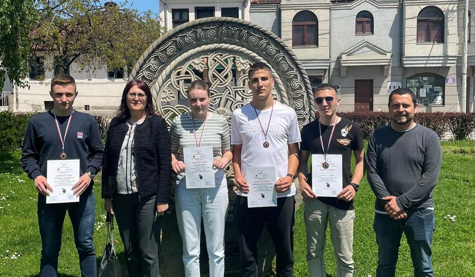 Foto Gimnazija Bora Stanković