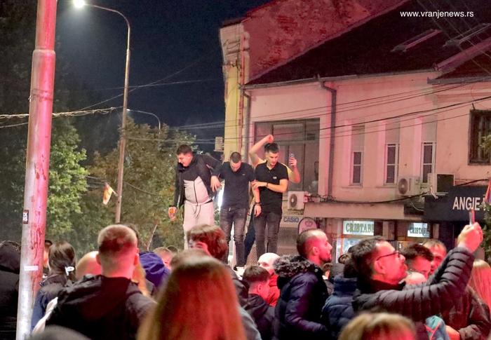Proslava pobede studentske liste u centru Vranja. Foto Vranje news