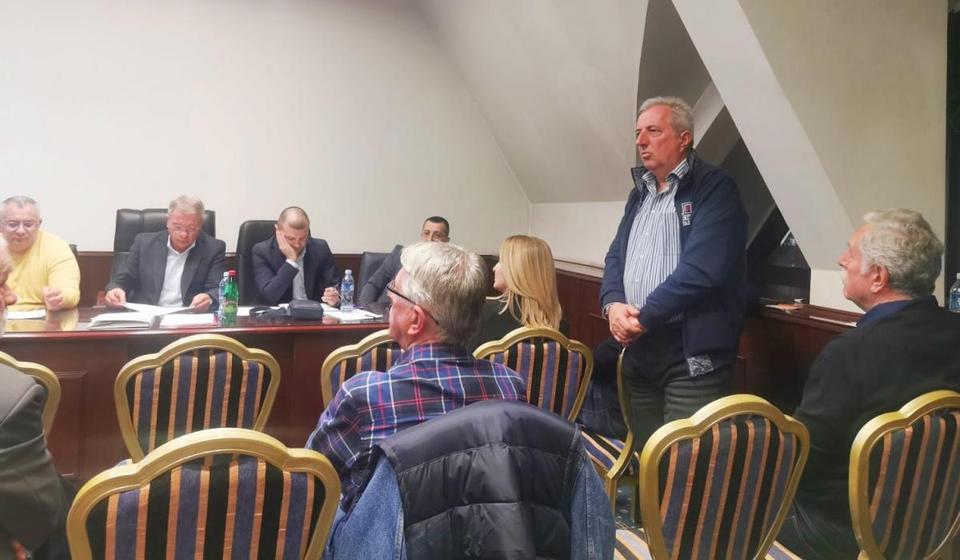 Stojadin Jovanović, predsednik NO, podnosi izveštaj o radu. Foto Žuto cveće