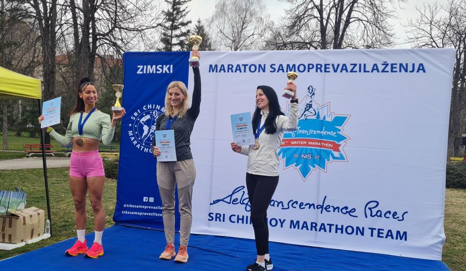 Aleksandra Kržalić (desno) bila je treća u polumaratonu. Foto AKVM