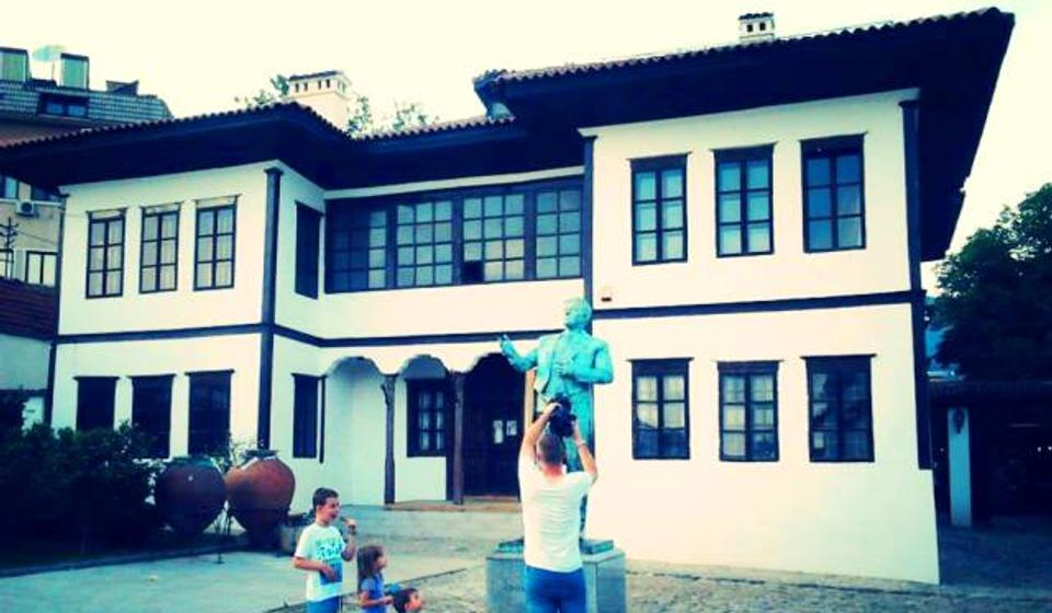 Detalj sa snimanja ispred Narodnog muzeja u Vranju. Foto BSC