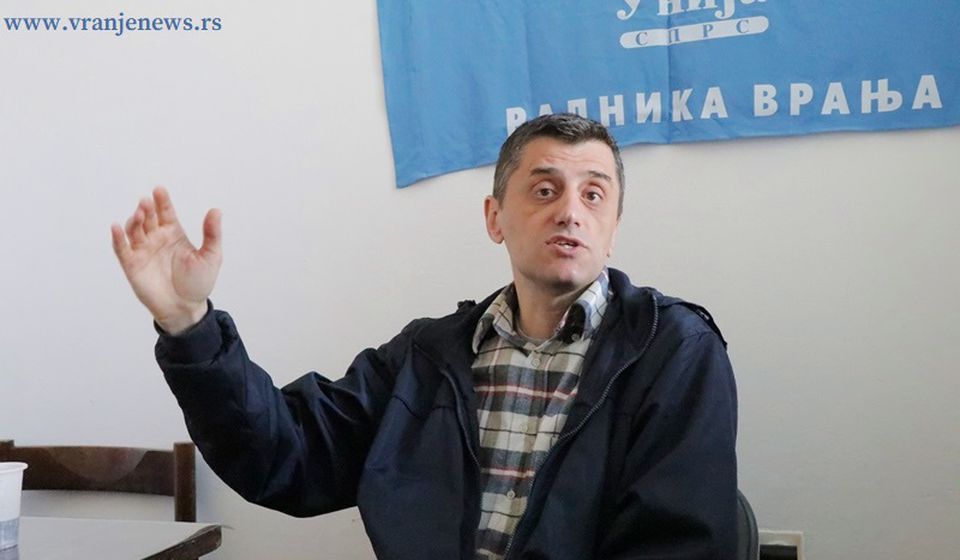 Tačno je, đaci tog odeljenja nisu pohađali nastavu u utorak: Dušan Mladenovič, predsednik USPRS sindikata i profesor Tehničke škole. Foto Vranje news