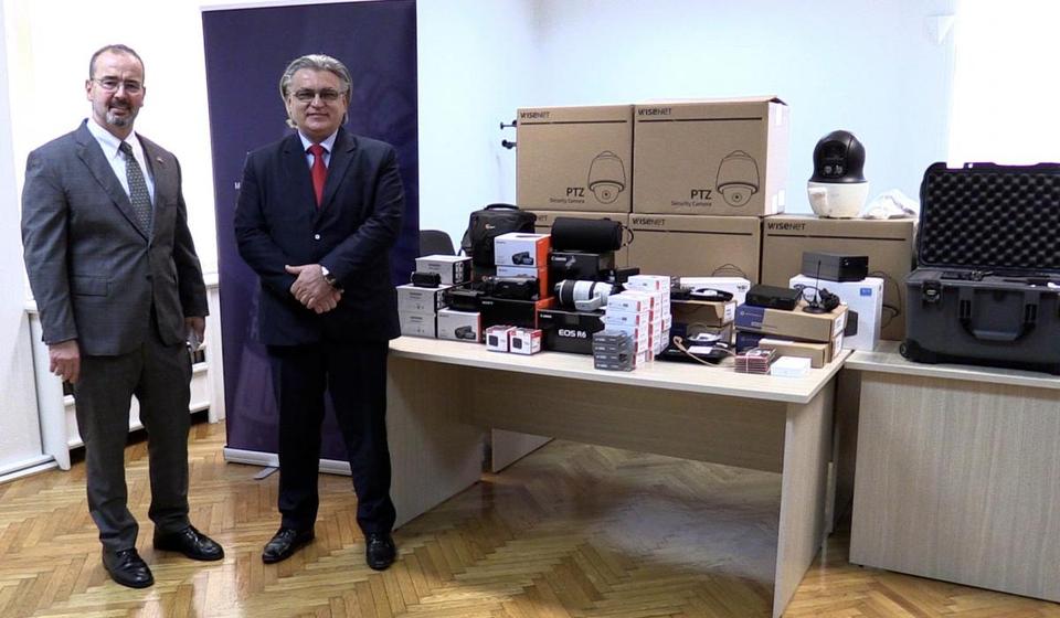 Načelnik u MUP-u Bogdan Pušić i ambasador Entoni Godfri. Foto MUP