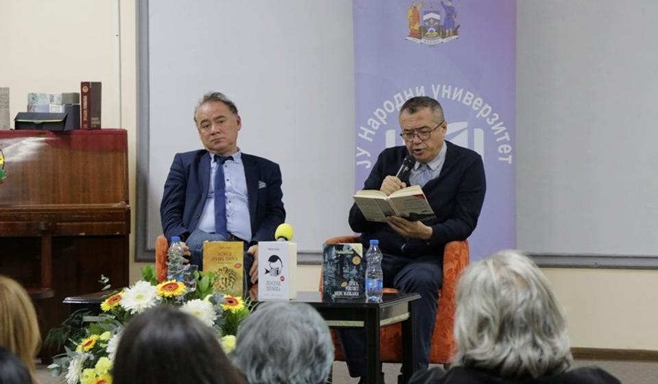 Vladimir Pištalo (desno) i Nenad Šaponja na otvaranju Književne kolonije u Vranju. Foto Vranje News