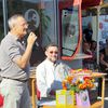 Dimitrijević svojim pesmama ulepšao prvacima prvi dan u školi. Foto privatna arhiva