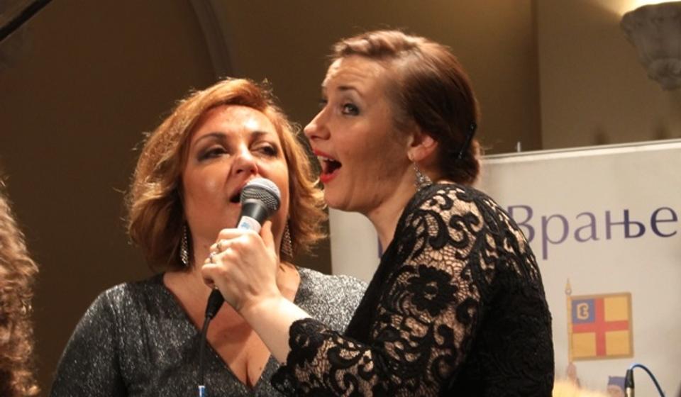 Sa prošlogodišnjeg festivala: Biljana Petković i Ivana Tasić. Foto Vranje News