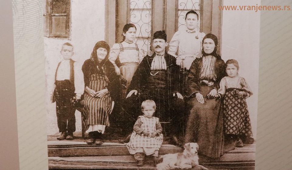 Porodica Karanfila Vasiljevića, Vranje (1900). Foto Vranje news