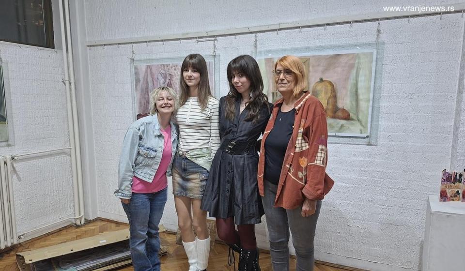 Srna i Anastasija sa svojim mentorkama. Foto Vranje news