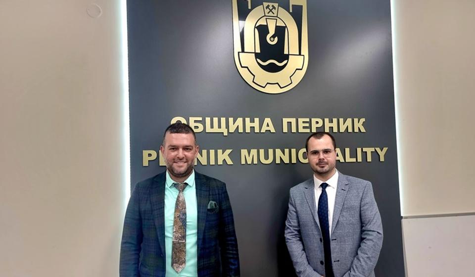 Gradonačelnik Pernika Stefan Krstev (levo) sa predsednikom BSC-a Darkom Anačkovim. Foto BSC