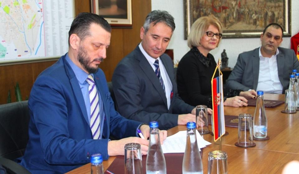 U utorak su potpisani sporazumi. Foto VranjeNews