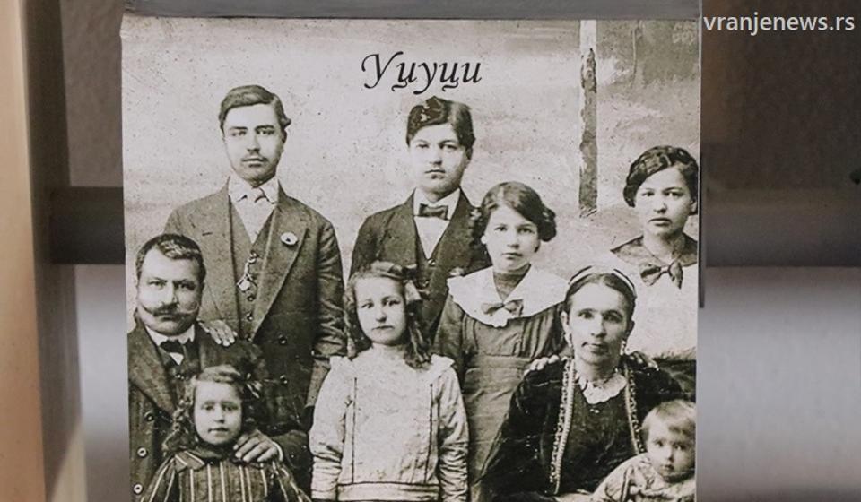 Stara vranjska porodica Udžuci. Foto Vranje news (izvor Narodni muzej Vranje)