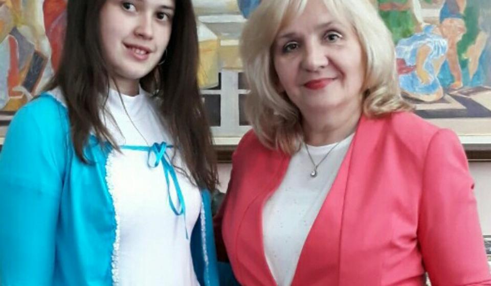 Mihaela sa profesorkom Oliverom Đorđević. Foto privatna arhiva