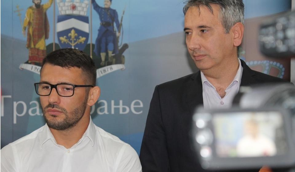 Štefanek sa gradonačelnikom Vranja. Foto Grad Vranje