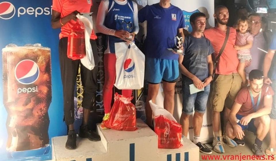 Proglašenje pobednika polumaratona u muškoj konkurenciji. Foto VranjeNews