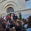 Ovako od jutros izgleda ulaz u vranjsku gimnaziju. Foto Vranje news