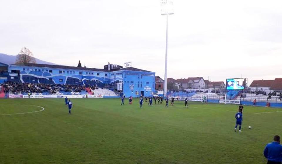 Detalj s početka utakmice u Surdulici. Foto VranjeNews