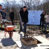 Kamen temeljac Ružić položio sa predsednikom hanske opštine Goranom Mladenovićem. Foto Vranje News
