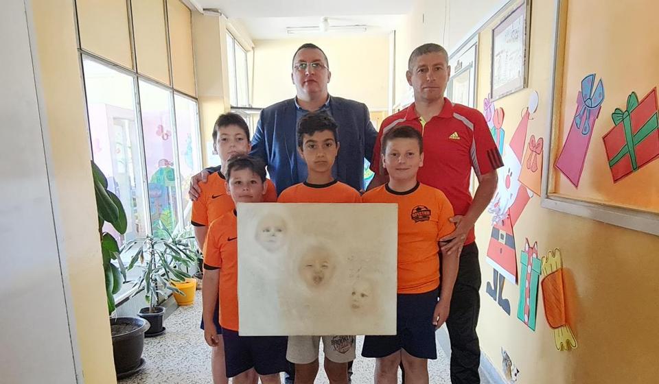 Joca Ristić i prestižovci u jednoj od mnogobrojnih humanitarnih akcija. Foto FK Prestiž