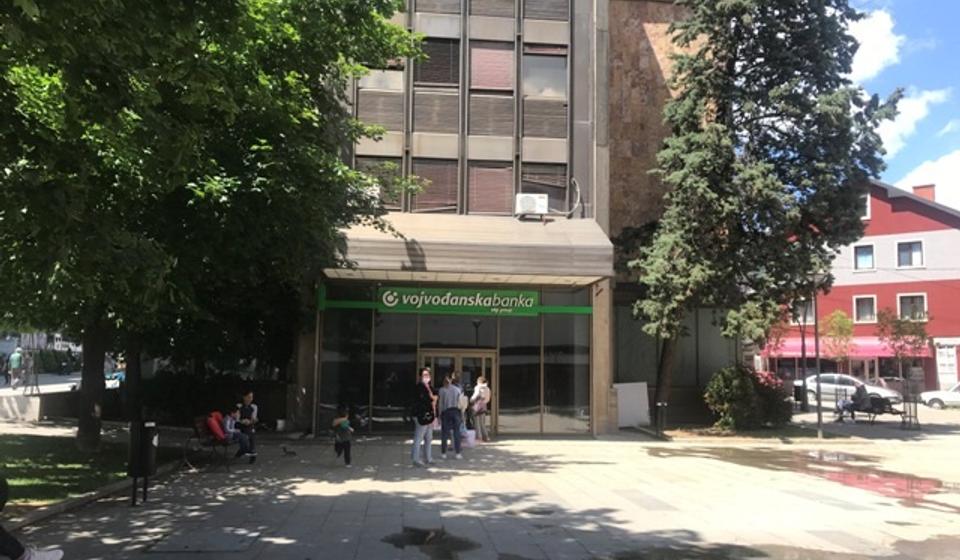 Zgrada u kojoj je danas Vojvođanska do pre desetak godina nosila je ime Vranjska banka. Foto Vranje News