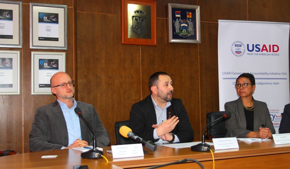 Poziv udruženjima i građanima da se uključe u ceo proces: Nenad Antić sa predstavnicima partnera. Foto VranjeNews