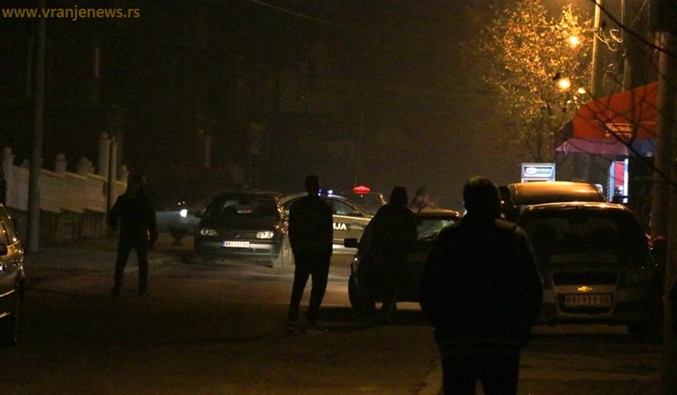 Scena po okončanju policijske potere za Marjanom Stamenkovićem, nakon što je posle dva dana bekstva počinio samoubistvo u Ulici Ive Andrića u Vranju. Foto Vranje News