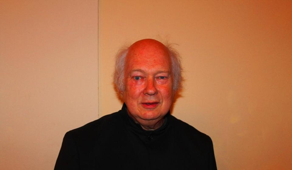 Michael Leslie pozira fotoreporteru VranjeNews-a