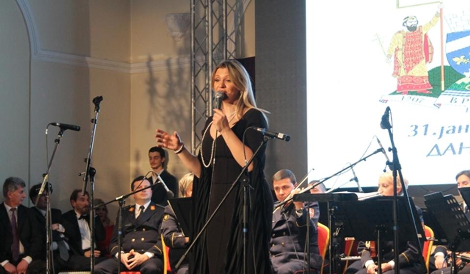 Sa ansamblom Binički nastupila je vokalna solistkinja Nada Jovanović. Foto VranjeNews