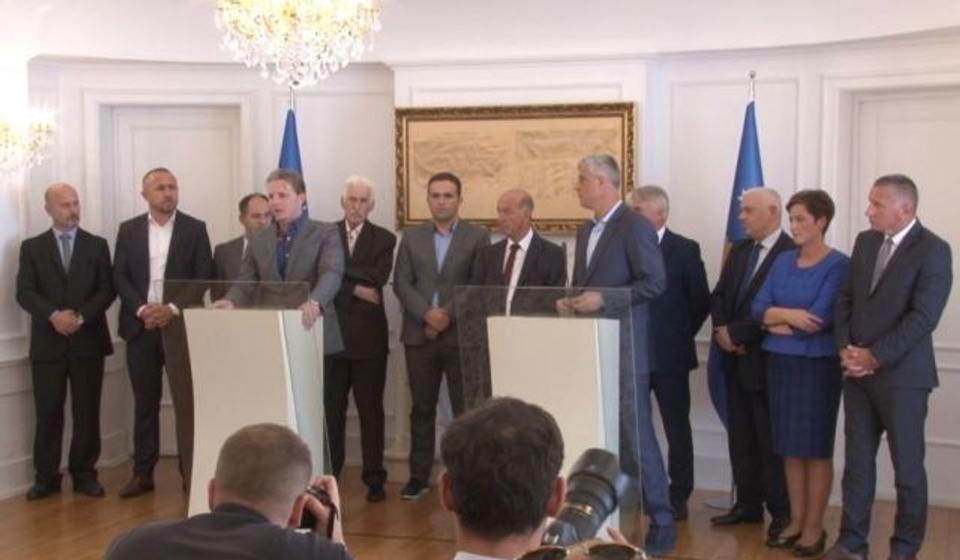 Tači i albanski lideri sa juga Srbije. Foto VOA