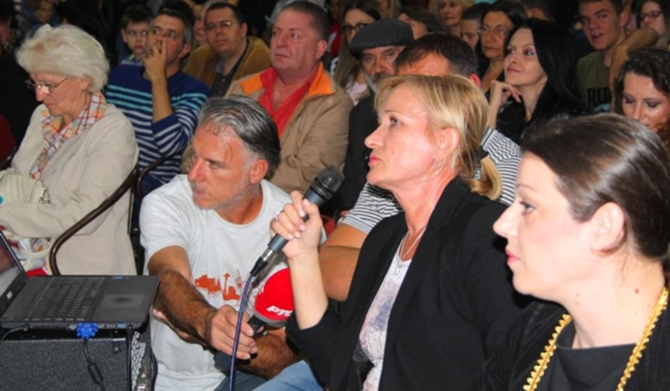 Iva Laković govori na promociji. Foto VranjeNews