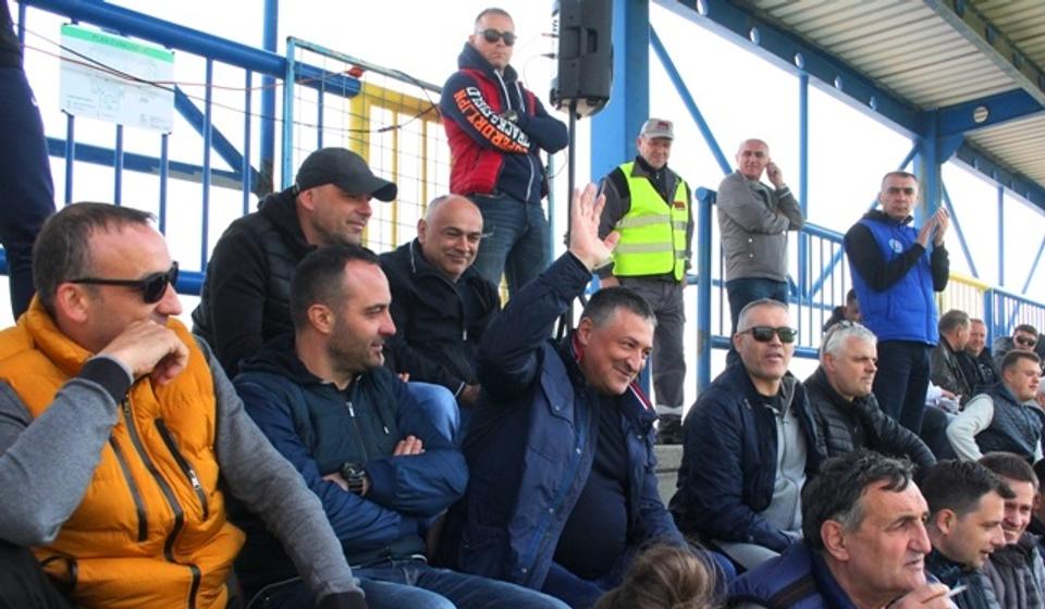 I predsednik niškog Radničkog Ivica Tončev na tribinama. Foto VranjeNews