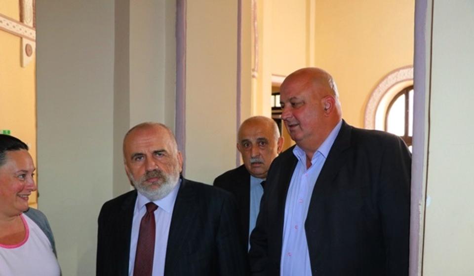 Marijan Rističević sa saradnicima. Foto VranjeNews