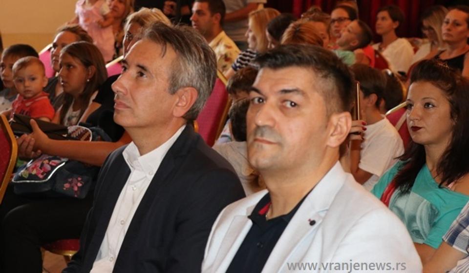 Vladica Gavrilović (desno), predsednik Pokreta 3 plus, sa gradonačelnikom Vranja Slobodanom Milenkovićem. Foto VranjeNews