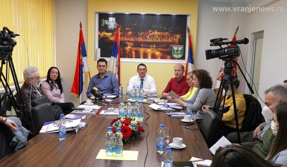 Sa današnje konferencije za medije: Goran Mladenović sa saradnicima. Foto Vranje News