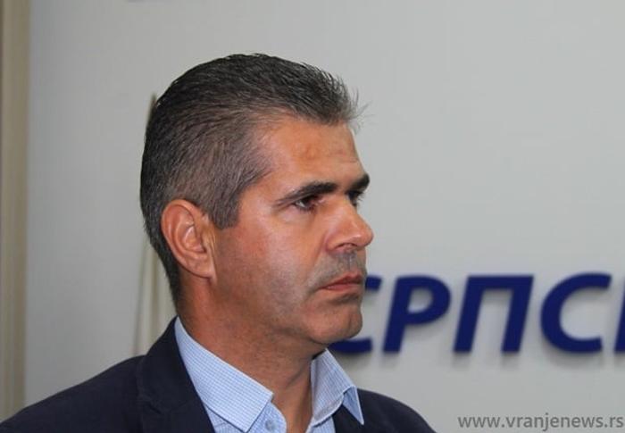 Dušane, pitanje je prosto: gde je nalog građevinske inspekcije za uklanjanje stubova i kablovske mreže Jotela. Foto Vranje news